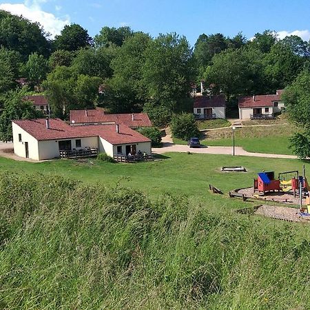 Bungalows Du Lac De Rabais Virton Bagian luar foto