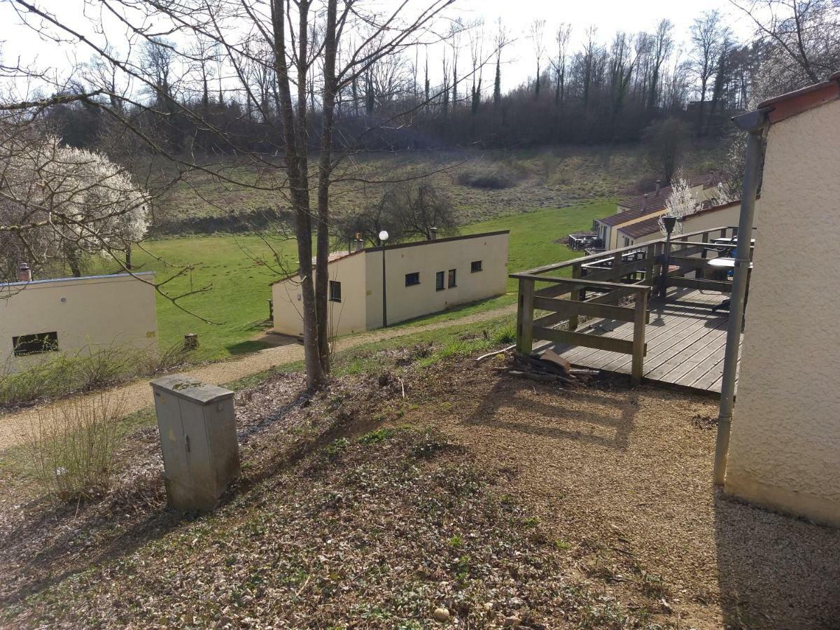 Bungalows Du Lac De Rabais Virton Bagian luar foto