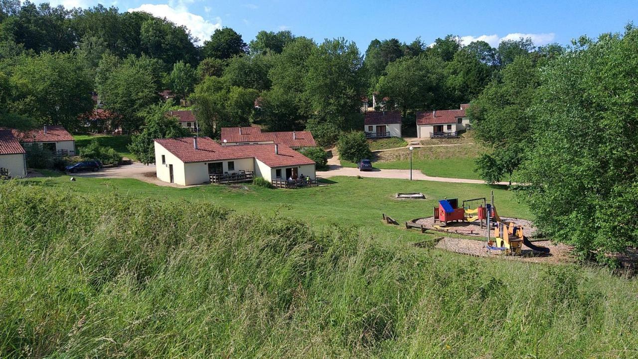 Bungalows Du Lac De Rabais Virton Bagian luar foto