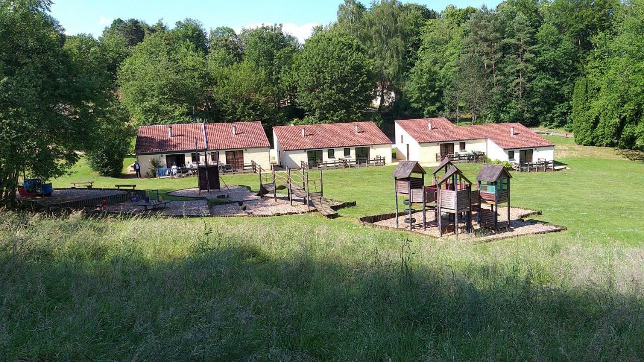 Bungalows Du Lac De Rabais Virton Bagian luar foto