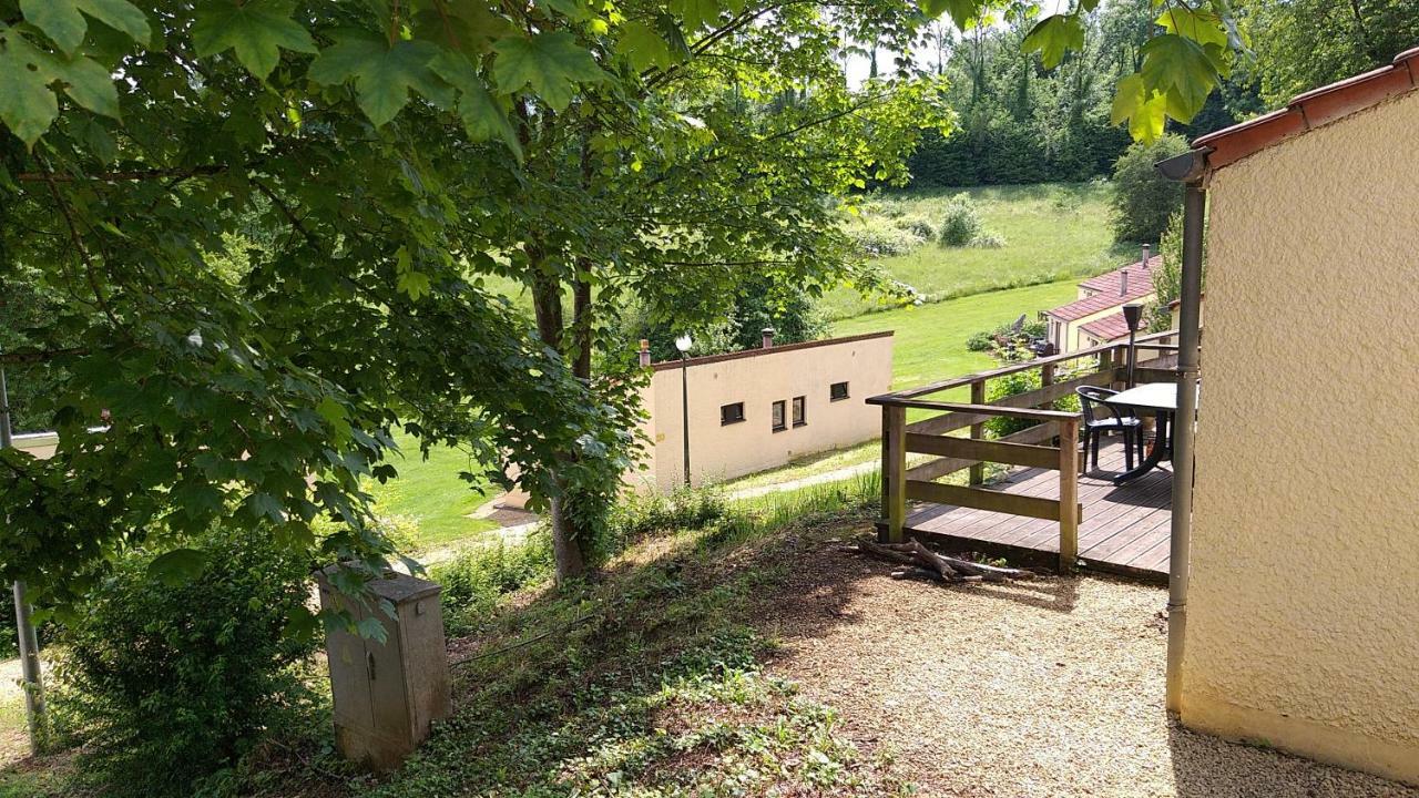 Bungalows Du Lac De Rabais Virton Bagian luar foto